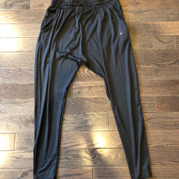 nike loose fit training pants